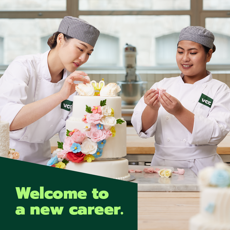 baking students decorating a cake