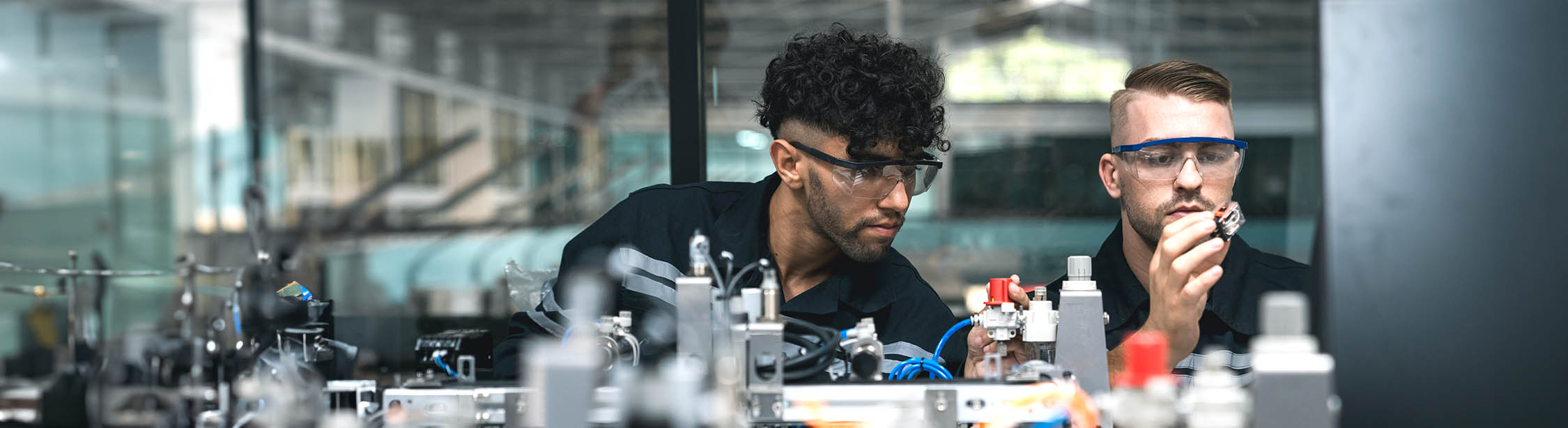 Two students wokring in the lab